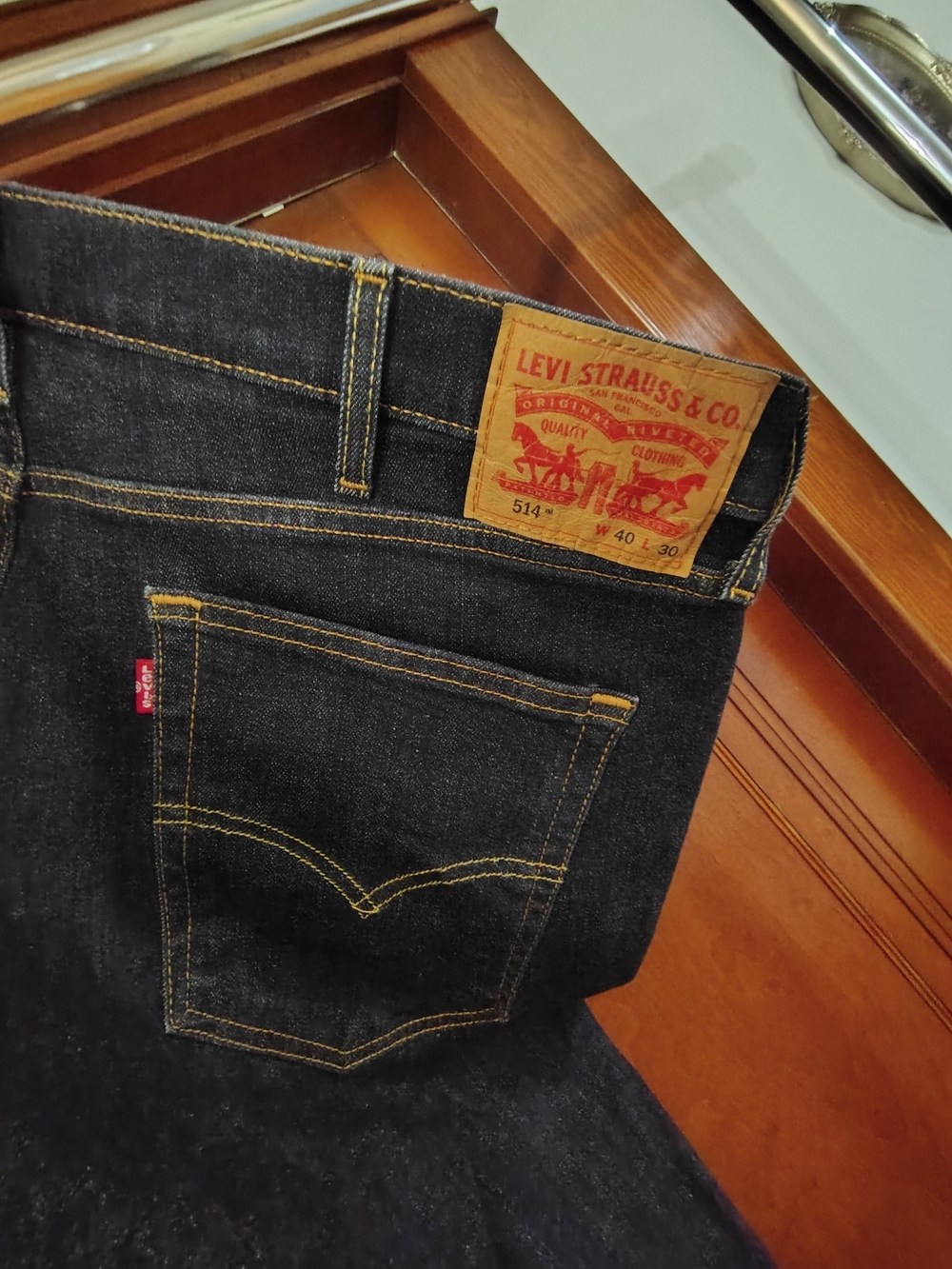 Levi's Men's Black Denim Straight Jeans with Contrast Stitching